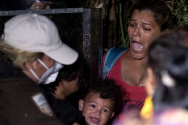 ¡TERRIBLE! “Golpearon y subieron a los autobuses a mujeres y niños”: Autoridades mexicanas desintegraron una caravana de migrantes en la que había un grupo de venezolanos