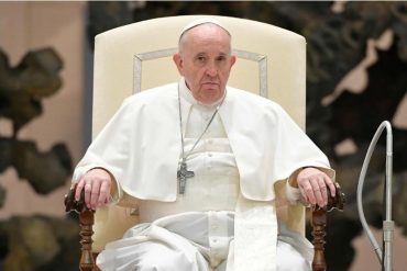 ¡CONTROVERSIAL! Papa Francisco causa revuelo al asegurar que algunos dentro del Vaticano lo “querían muerto”