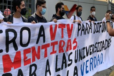 ¡ATENCIÓN! Estudiantes de la UCV protestaron frente a VTV porque ese canal recibió un mejor presupuesto que el de la casa de estudios (+Video)