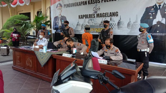 NARKOBA. Pengedar narkoba jenis Shabu berhasil diamankan oleh Polres Magelang saat akan melakukan transaksi di jalan raya Magelang - Jogjakarta Dusun/Desa Mertoyudan.