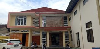 GEDUNG. Kepala Desa Ngadirojo, Zaenal Mustofa menyayangkan kabar miring yang beredar terkait pembangunan Gedung Balai Desa Desa Ngadirojo Secang.