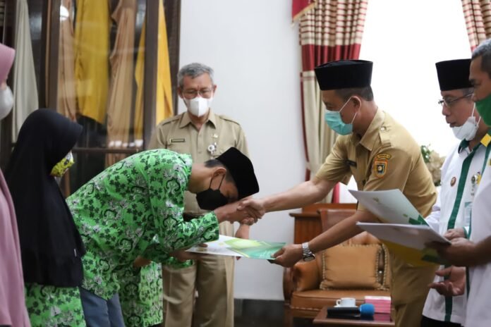 PAMIT. Peserta Festival Anak Soleh Indonesia (FASI) tahun 2022 saat berpamitan dengan Pemkab Purworejo. (Foto lukman)