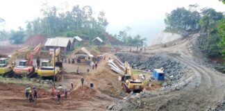 BENDUNGAN BENER. Pembangunan Bendungan Bener terus dilakukan di Desa Guntur Kecamatan Bener dan Desa Kemiri Kecamatan Gebang, kemarin.(Foto: EKO)