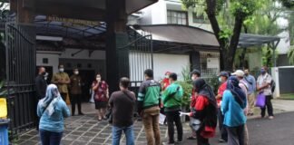 Kantor Penghubung Jawa Tengah di Jakarta mulai ramai didatangi masyarakat, Rabu (20/4).