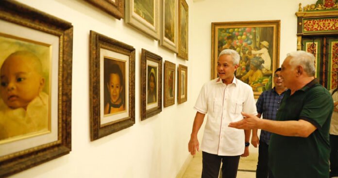 Nikmati Koleksi Pribadi Pak Dullah, Ganjar Temukan Lukisan Karya Soekarno