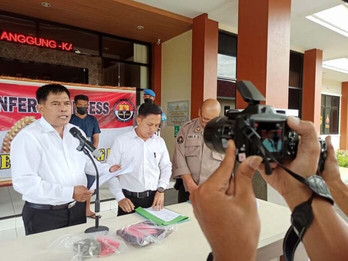 GELAR PERKARA. Polres Temanggung melakukan gelar perkara penangkapan DPO kasus pemerasan di Kecamatan Kledung. (Foto:setyo wuwuh/temanggung ekspres)