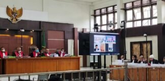 Sidang Pembacaan Vonis oleh Majelis Hakim Tipikor Palembang yang diketuai Yoserizal untuk Mantan Gubernur Sumatera Selatan (Sumsel) Alex Noerdin di Pengadilan Negeri (PN) Palembang, Rabu 15 Juni 2022 malam