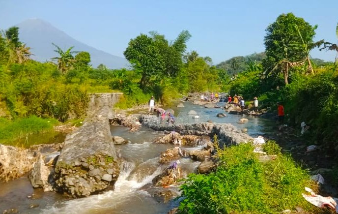 JEBOL. Dam Sidomakmur di Desa Mergowati, Kedu, Kabupaten Temanggung jebol diterjang banjir. (Foto:doks BPBD Temanggung)