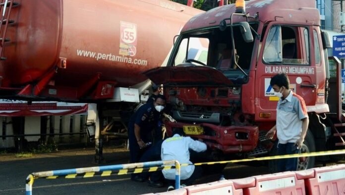 REM.Berdasarkan hasil pemeriksaan sementara KNKT, sistem pengereman truk tangki Pertamina dalam kondisi baik dan tidak ada kerusakan.