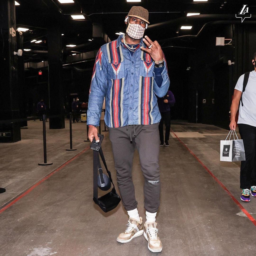 Lebron James arriving to a game dressed in casual clothes