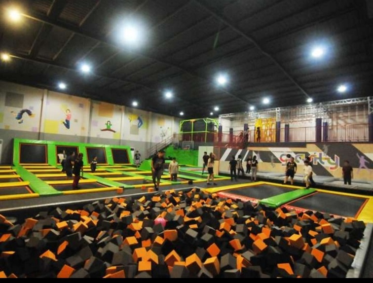 Main Trampolin Hits, Gravity Indoor Trampoline Park Ajak Bermain dan Olahraga