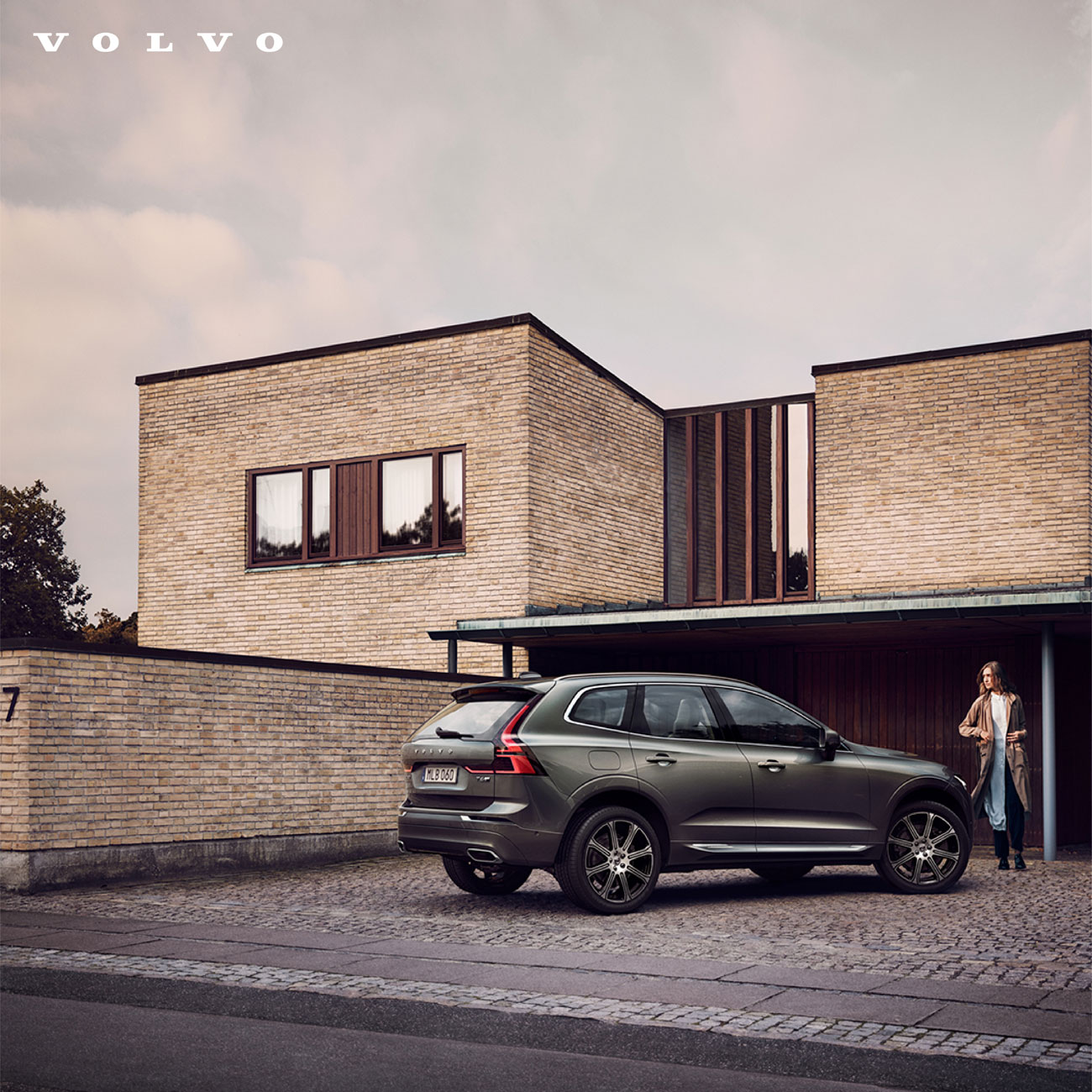 volvo-with-logo-03