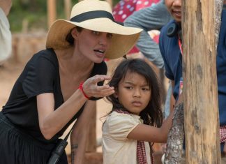 First They Killed My Father / Angelina Jolie opowiada historię kambodżańskiej dziewczynki (WIDEO)