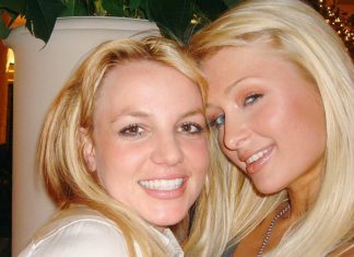 Paris Hilton twierdzi, że wymyśliła selfie 11 lat temu!