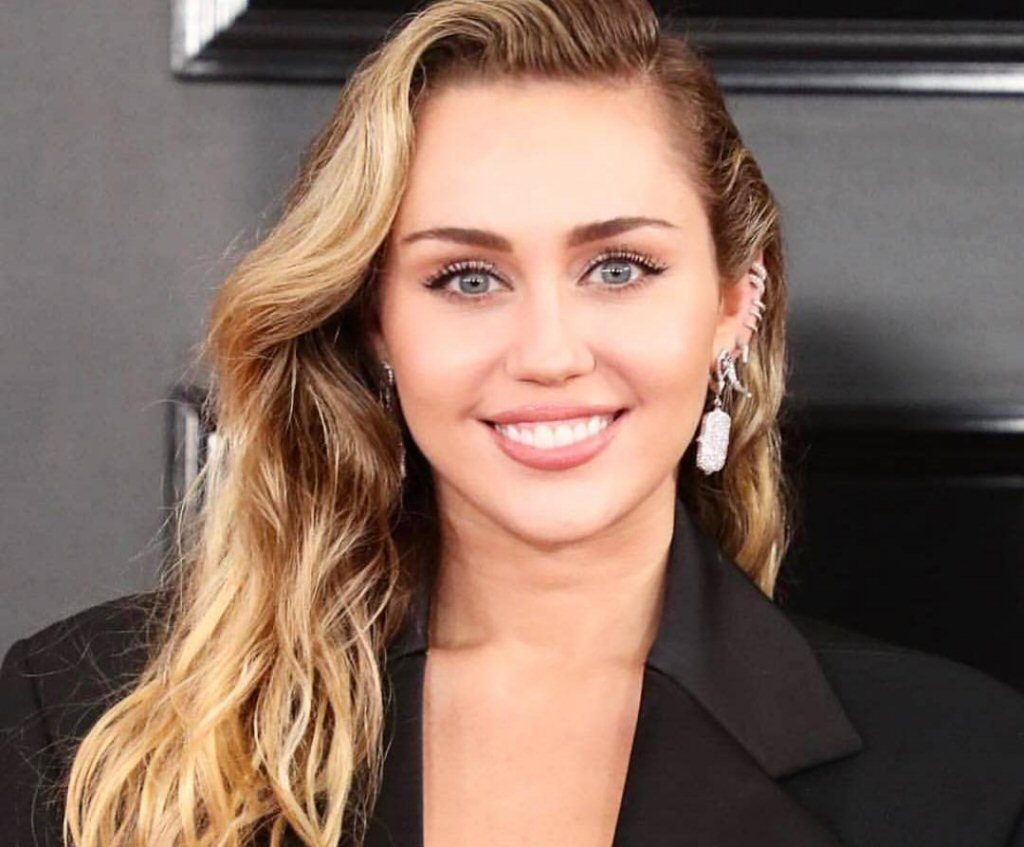 Miley Cyrus przyćmiła wszystkich na premierze filmu "Jak romantycznie"
