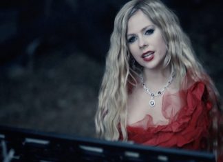 Avril Lavigne w trumnie zakochana w diable (WIDEO)
