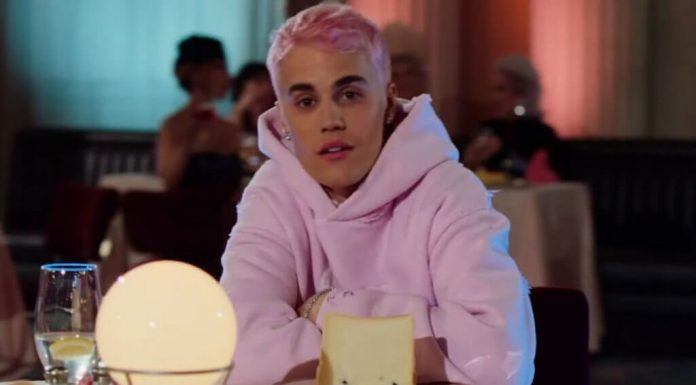 Justin Bieber ma różowe włosy! To wideo hitem Internetu