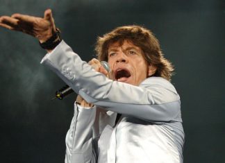 Mick Jagger z solowym utworem „Eazy Sleazy”