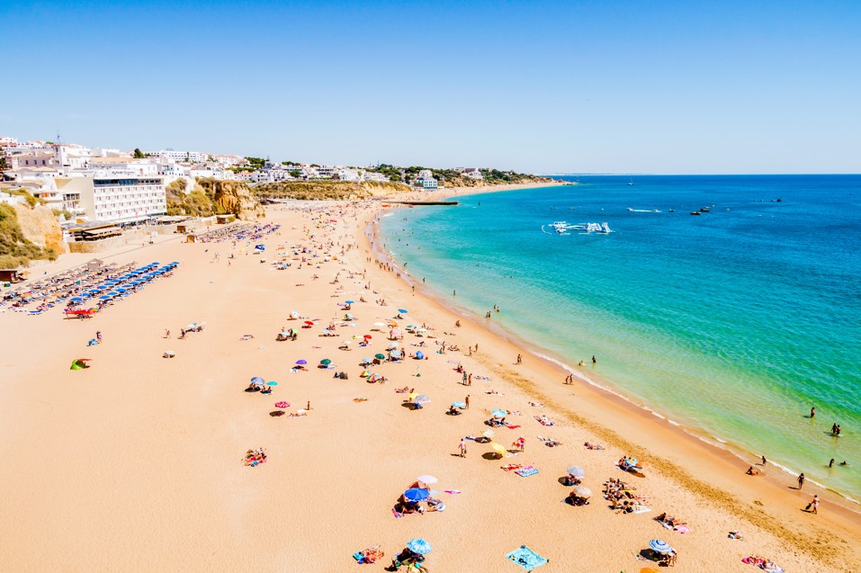 Albufeira beach on the Algarve, Portugalsko