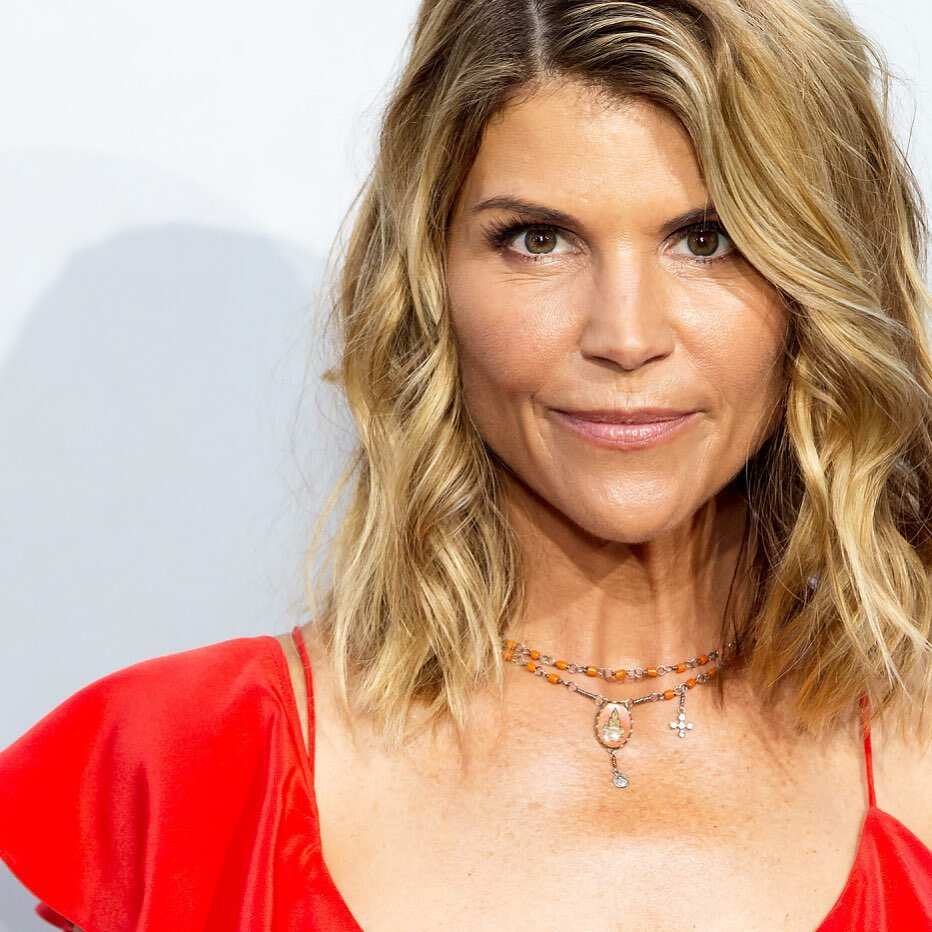 Lori Loughlin bio: age, net worth, daughter, husband - BlinkSync