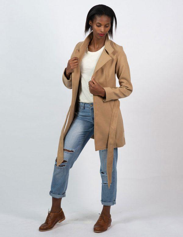 Classic Trench - Camel - Lifestyle shot 4