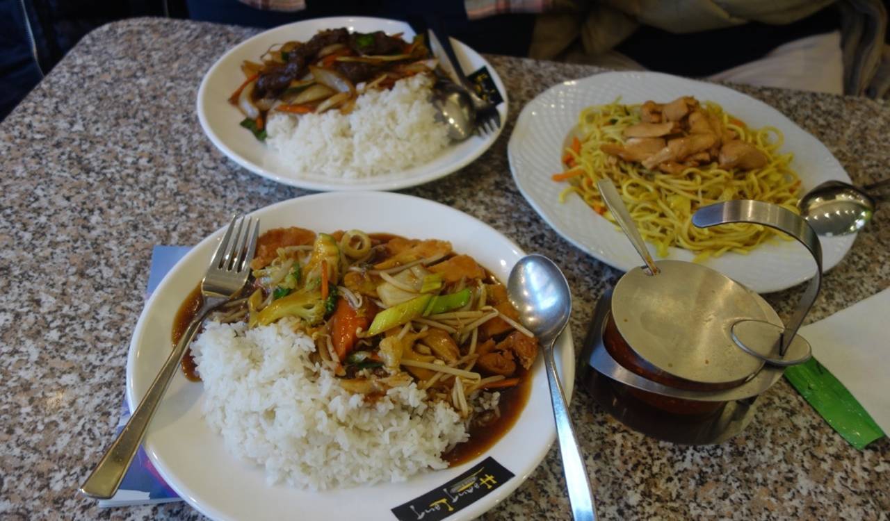 Menu nasi di restoran Thailand di Augsburg, Jerman.