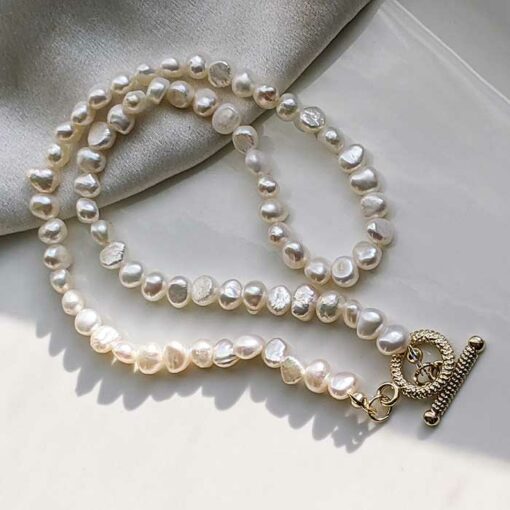 Minimalist Freshwater Pearl Necklace