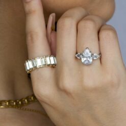 Pear-shaped Moissanite Diamond Ring