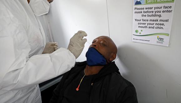 Sudáfrica ha descubierto una nueva variante del coronavirus. (Foto: Phill Magakoe / AFP)