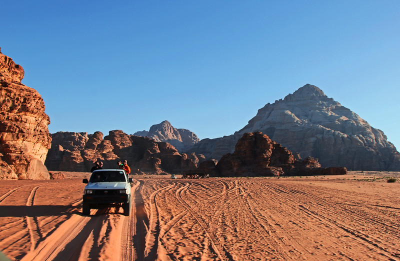4x4 tour in Wadi Rum Jordan