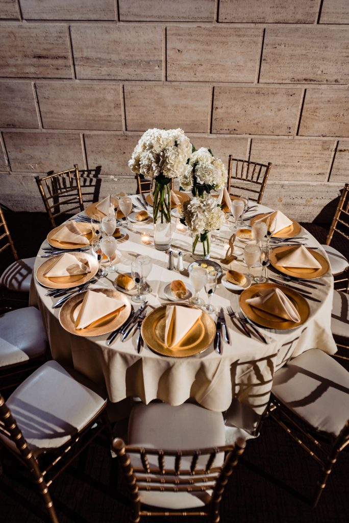 the reception table decoration and arrangement