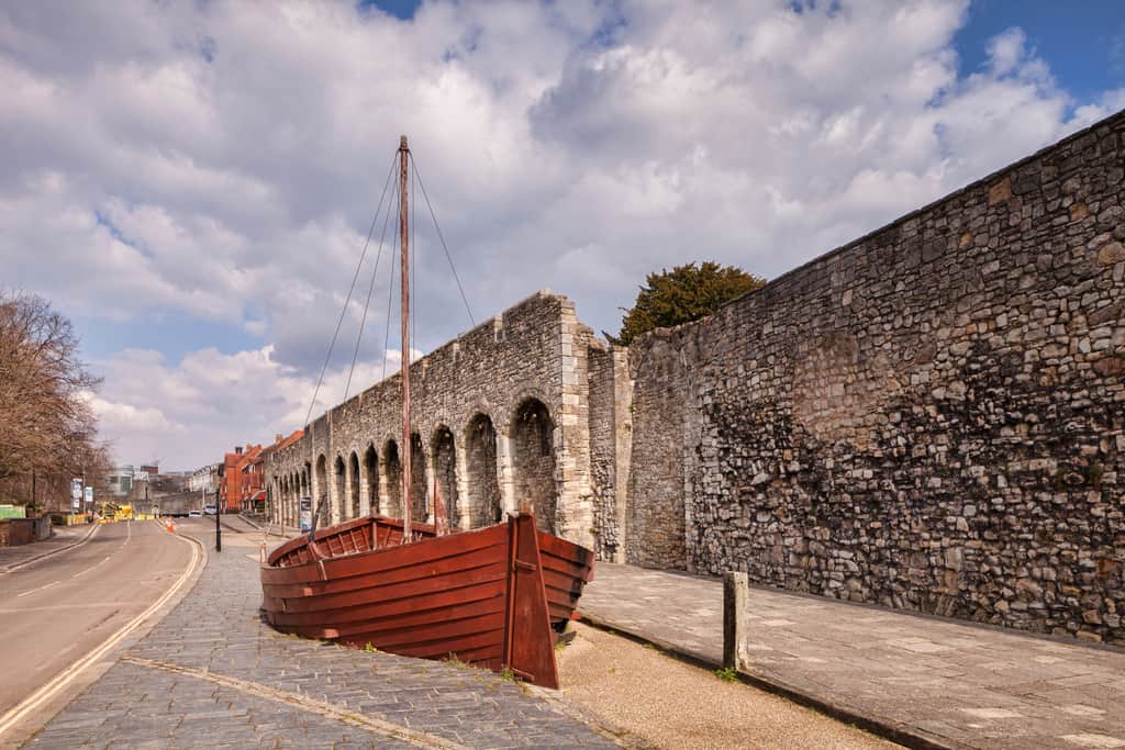places to go southampton, historic walls, Southampton 