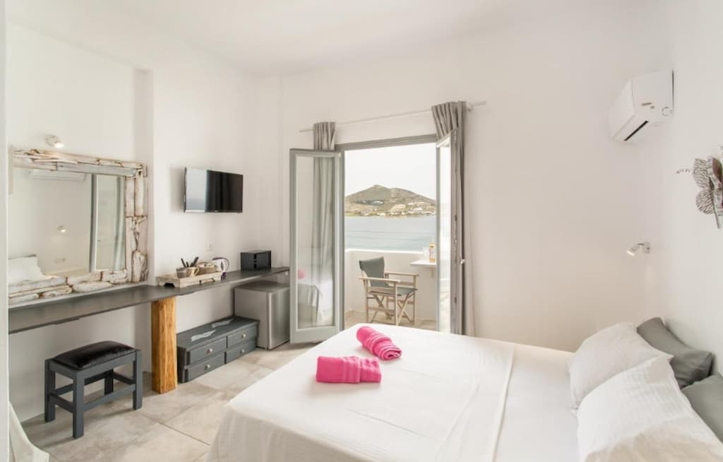 An apartment in naoussa paros with a cool view