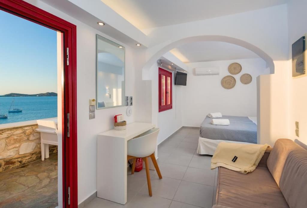 A nice and spacious room in naoussa paros