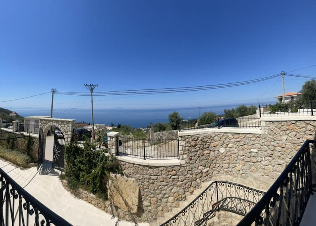 accommodation in dhermi