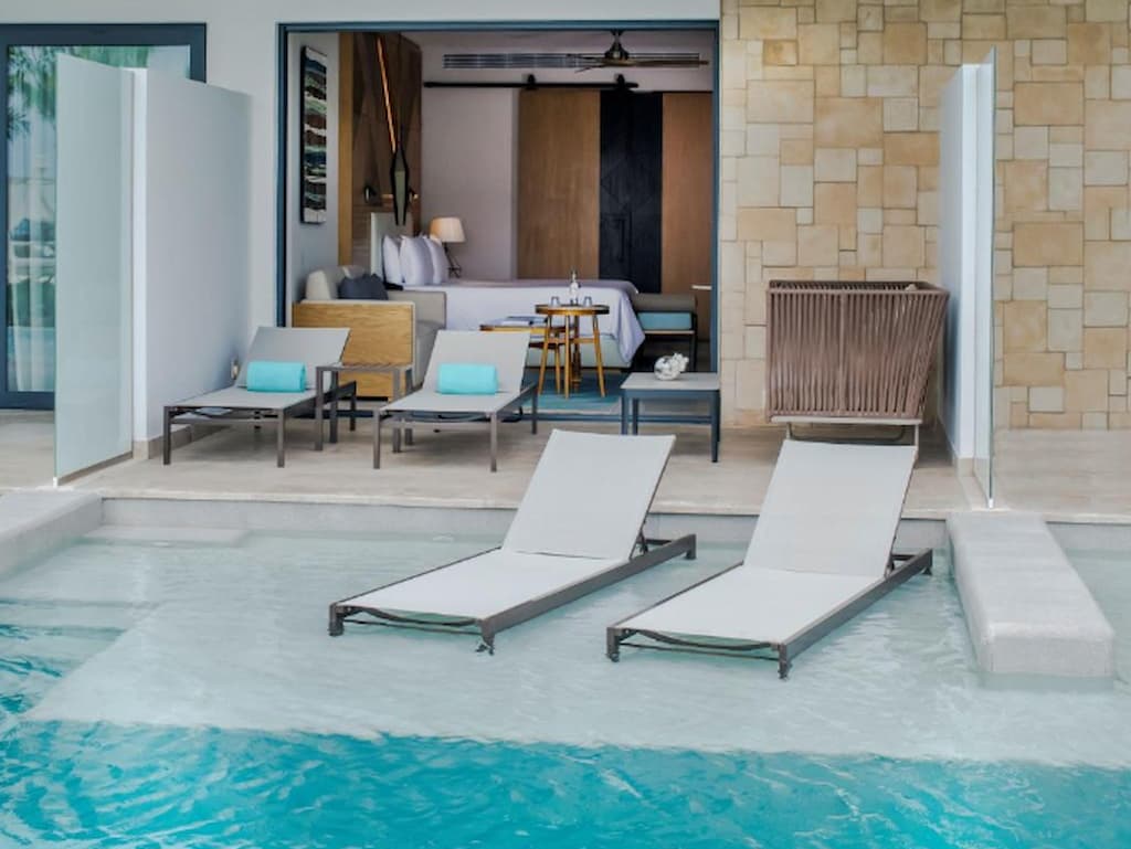 swim up rooms Cancun