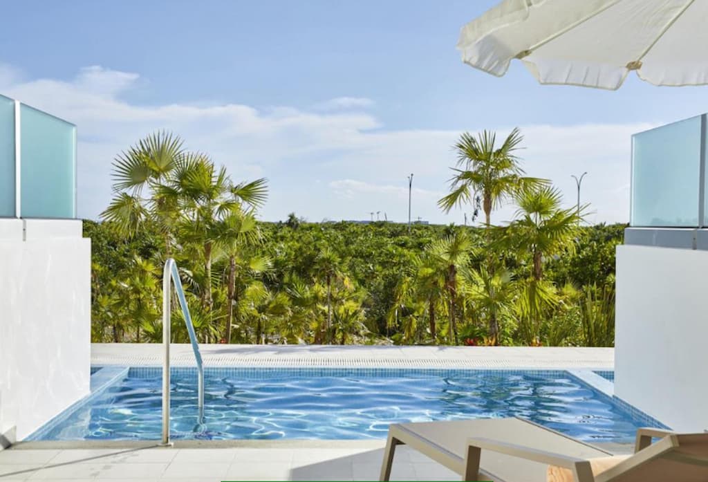swim up rooms in Cancun