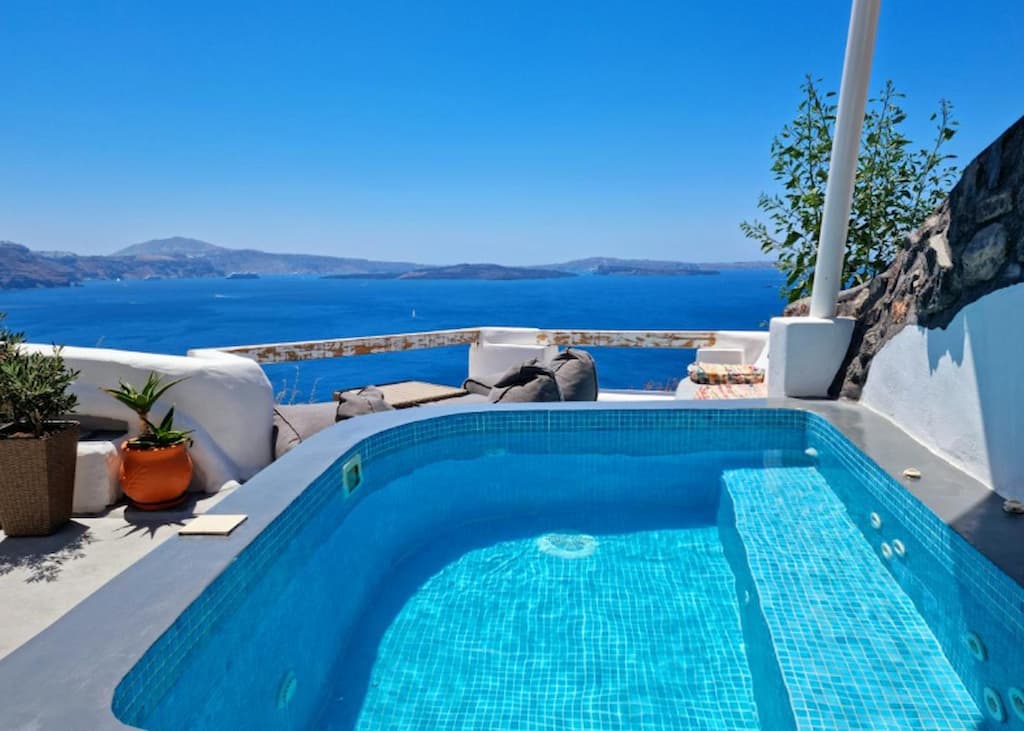 best hotels in Oia with Caldera view