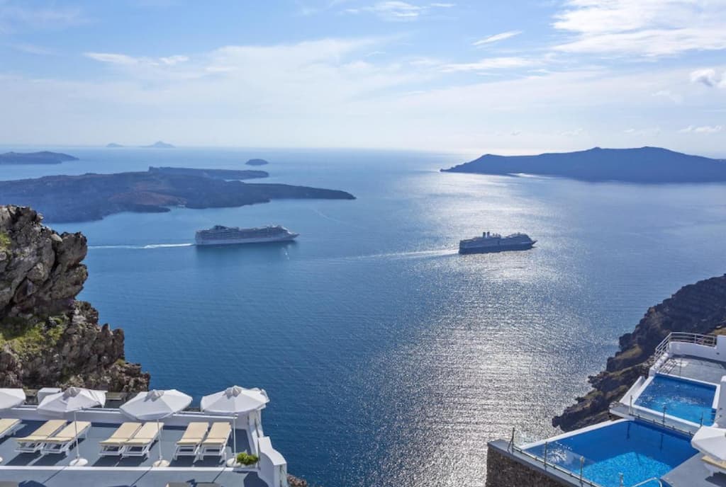 hotels in Imerovigli Santorini with private pool