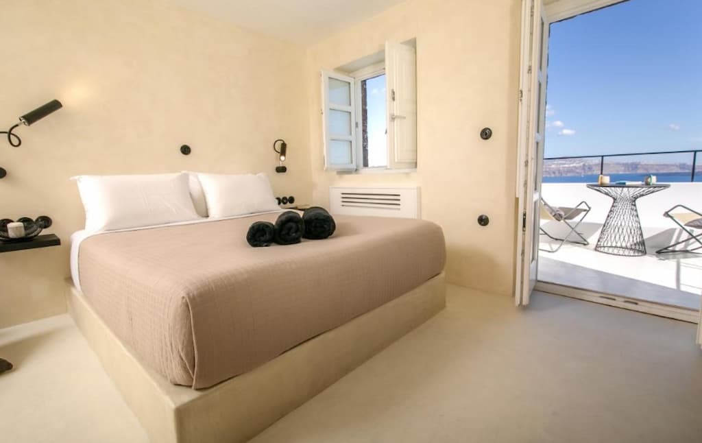 Caldera view hotels in Santorini