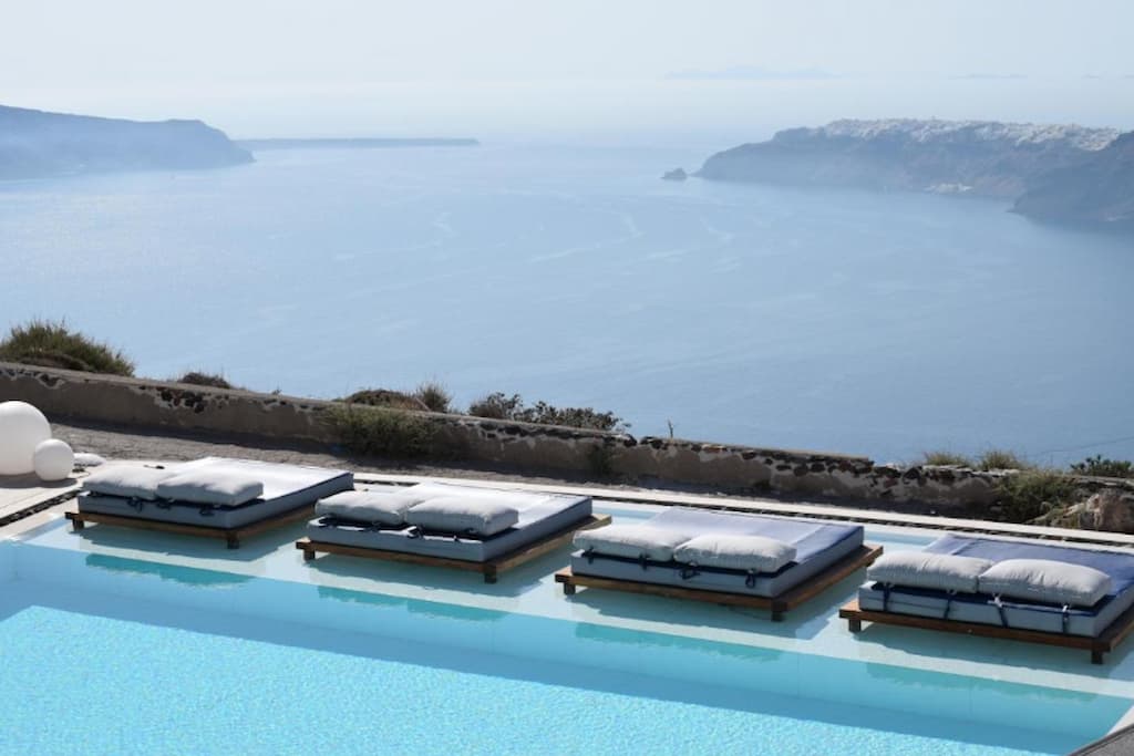 hotels on the Caldera in Santorini Greece