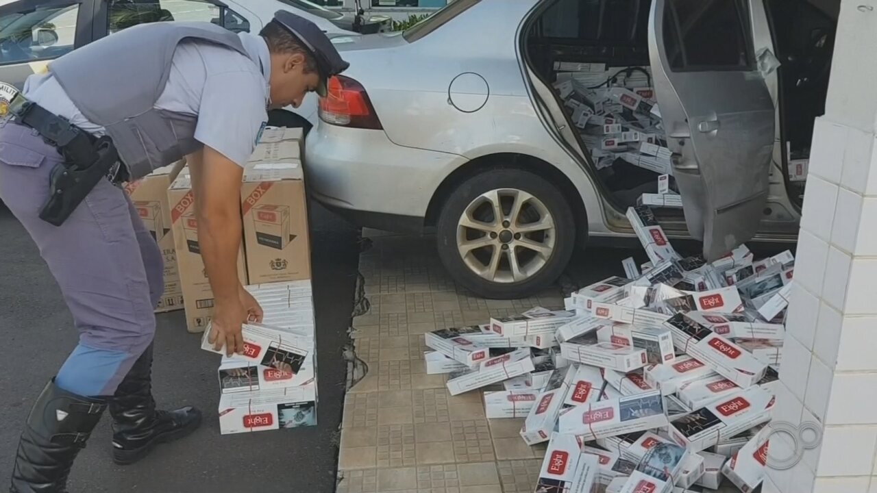 Polícia Rodoviária apreende carro lotado com cigarros contrabandeados em Marília