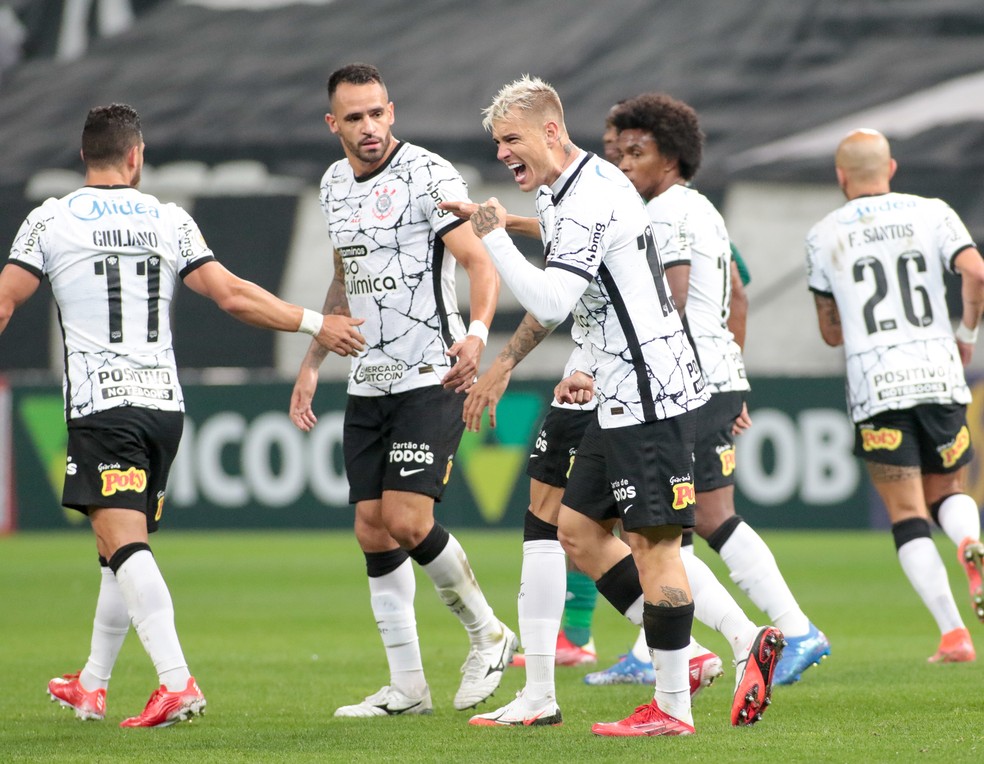 Giuliano, Renato Augusto, Willian e Róger Guedes comemoram juntos gol do Corinthians — Foto: Rodrigo Coca/Ag.Corinthians