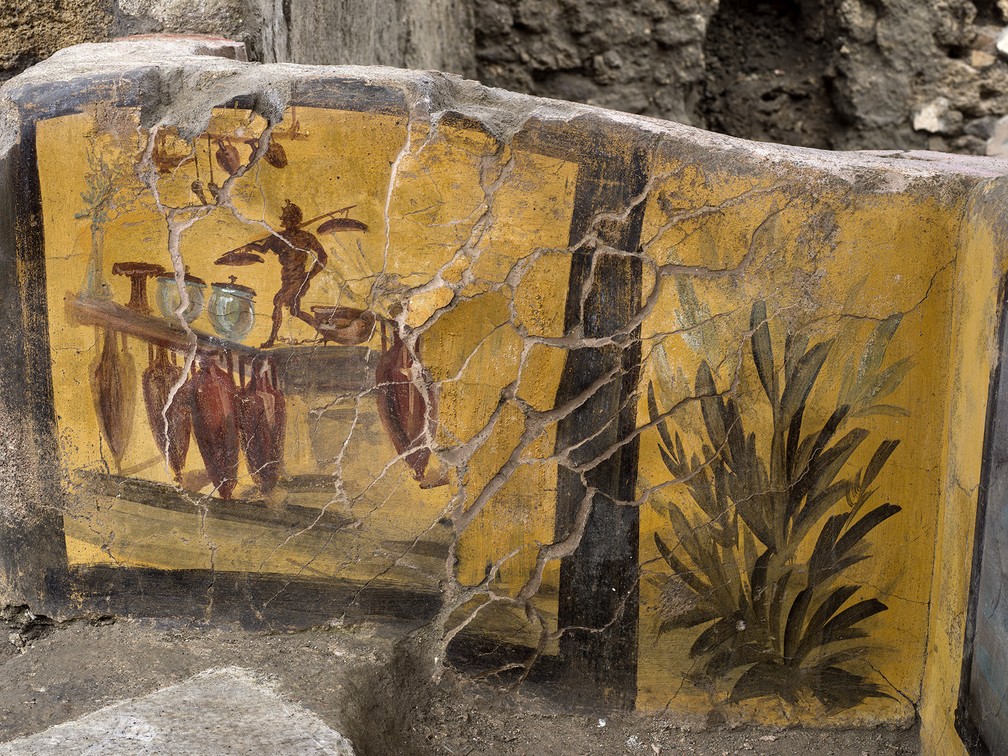 O balcão preservado pelas cinzas vulcânicas foi encontrado em 2019 — Foto: Parque arqueológico da Pompeia via AP