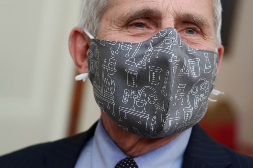 Anthony Fauci, infectologista chefe da Casa Branca, usa máscara durante entrevista coletiva nesta quinta-feira (21) — Foto: Jonathan Ernst/Reuters