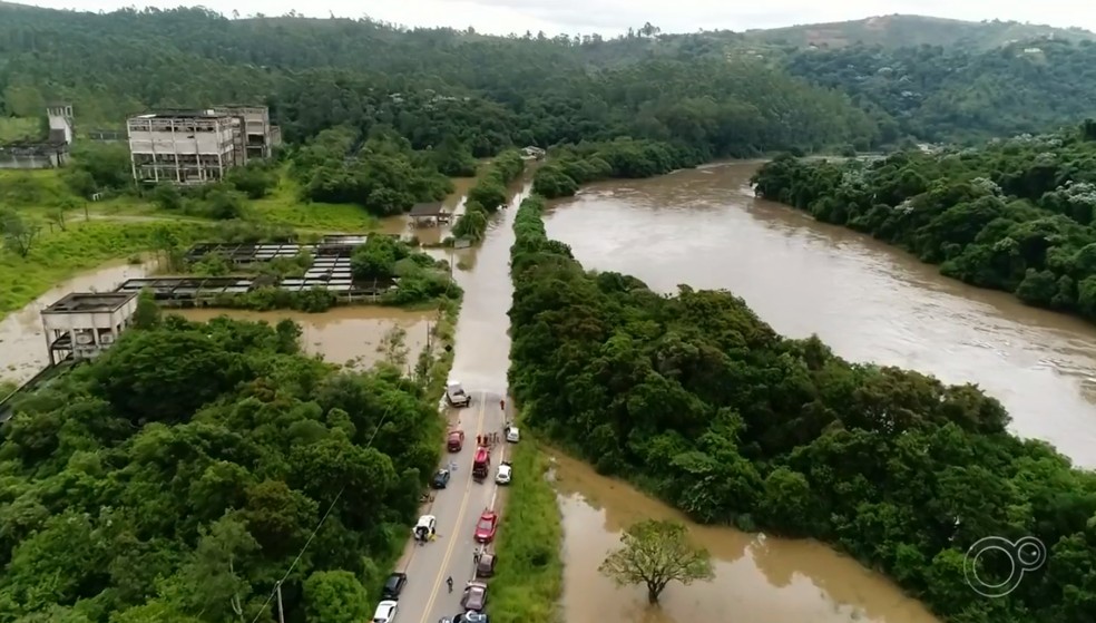 Bairro Fazenda Santa Ella foi um dos mais atingidos pela chuva em Araçariguama (SP) — Foto: Reprodução/TV TEM