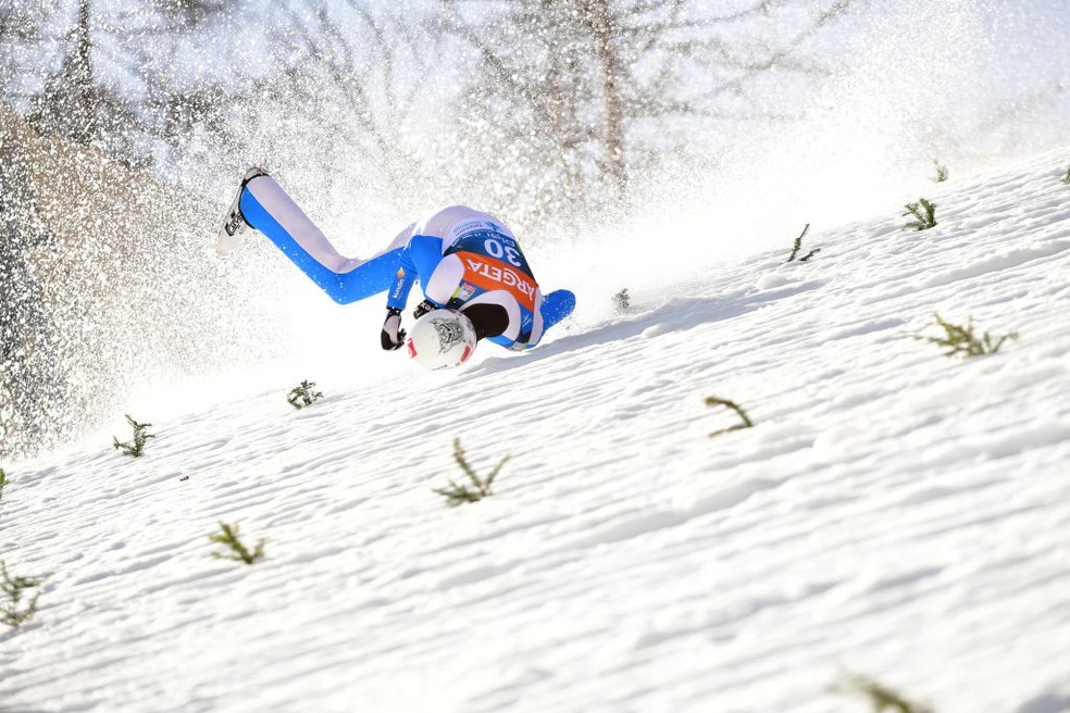 Daniel Andre-Tande sofre acidente durante etapa da Copa do Mundo de Esqui — Foto: Bjoern Reichert/NordicFocus/Getty Images