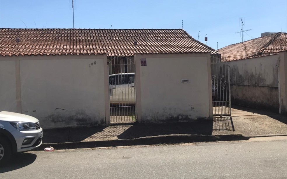 Casa onde corpo da psicóloga enterrada em Bauru foi encontrado dentro do carro em Pouso Alegre (MG) não tinha sinais de arrombamento — Foto: Polícia Civil/ Divulgação