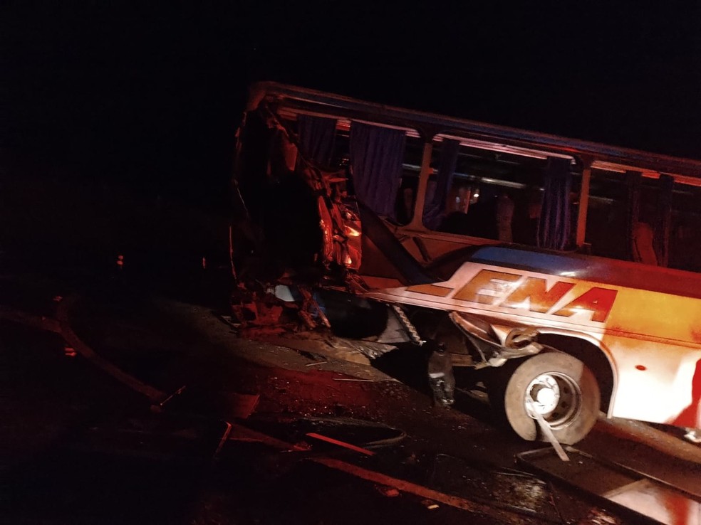 Seis passageiros ficaram com ferimentos leves em Ibitinga — Foto: Arquivo pessoal