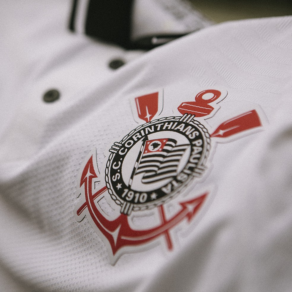 Escudo do Corinthians na nova camisa — Foto: Divulgação